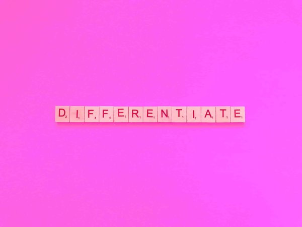 Comment l'entretien du carrelage en travertin diffère-t-il de celui d'autres types de carrelage ?